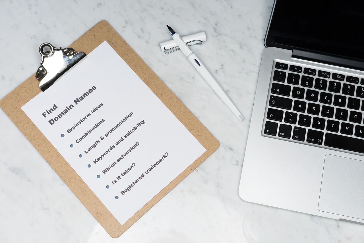 Cum să-ți faci propriul site fără să fii expert în calculatoare